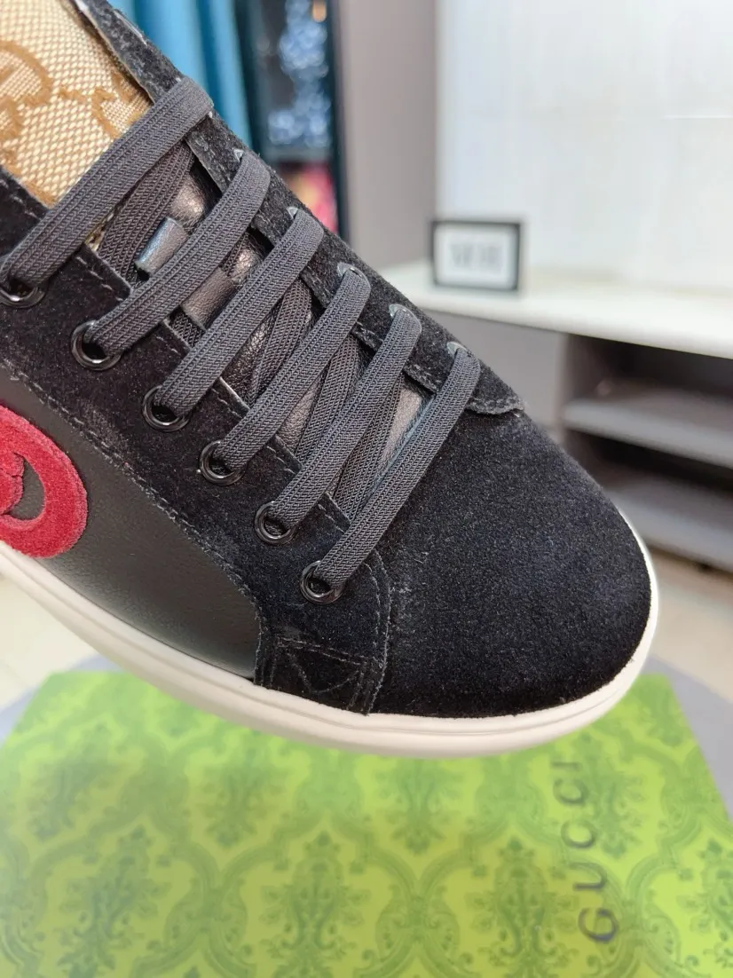 Factory price 440🌹🌹GUCCI [Gucci] New high-end brand of men's shoes, the latest fashionable casual men's shoes, trendy and versatile style, relaxed and sporty style, uppers imported from Italy, first-layer cowhide, genuine leather lining and ultra-fine workmanship. Original personalized fashionable rubber wear-resistant outsole, light and comfortable on the foot, size 38-44